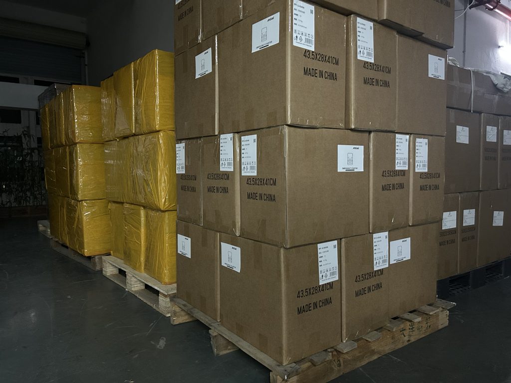 GEHOPOW’s logistics hub, embodying the organized efficiency expected from a high-volume B2B jump starter manufacturer.